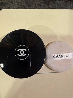CHANEL Black Gloss Compact with Beige Powder Puff